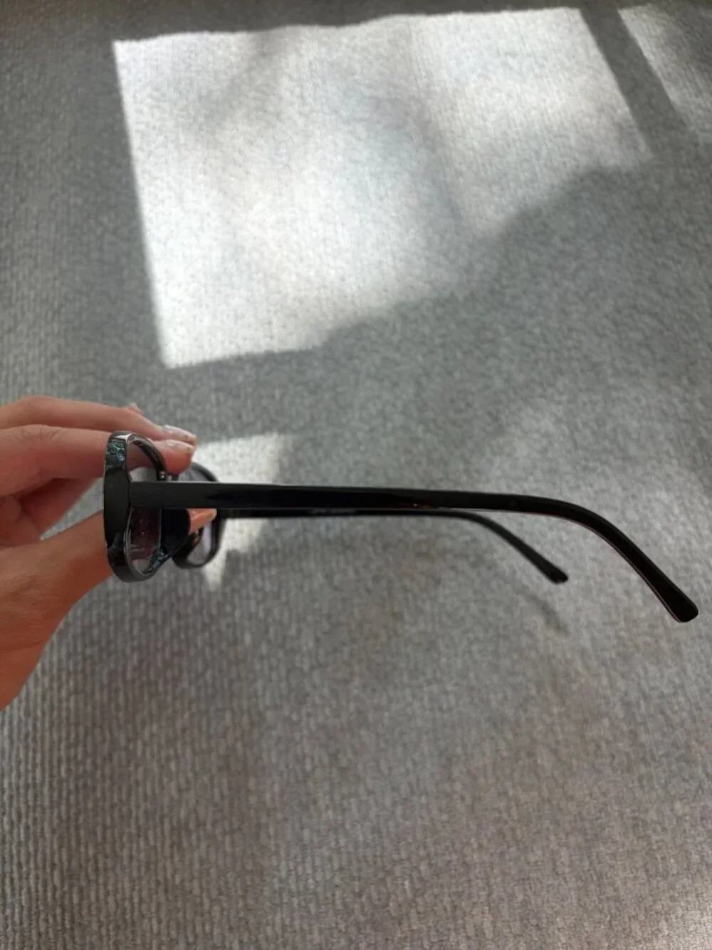 Free People Black Rectangle Sunglasses – Purple Tinted Lenses
